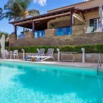 Vila Vista Mare E Piscina Privata Ad