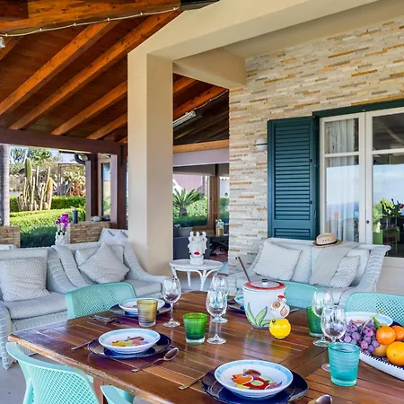 Vista Mare E Piscina Privata Ad Villa